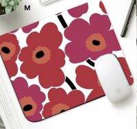 MARIMEKKO R แผ่นรองเม้าส์ แผ่นรองเมาส์ เมาส์ สี่เหลี่ยม ลาย ดอกไม้ ขนาด 21 x 26 cm สวยงาม น่าใช้งาน งานสวย งานดี มีบริการเก็บเงินปลายทาง by PMY  SHOP