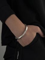 Vivienne Westwood High-end Möbius ring bracelet for men and women plain titanium steel letters fashionable and personalized opening adjustable bracelet