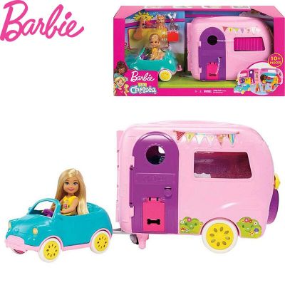 Barbie สโมสรเชลซีแคมเปอร์ของเล่นสำหรับเด็กผู้หญิงตุ๊กตาท่าทางคล้ายมนุษย์และตั้งแคมป์รถยนต์ตุ๊กตาลูกแมวของขวัญสำหรับเด็กทุกครั้ง