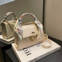 【Hot Sale】 High-end niche light luxury daughter bag 2023 new hand-held womens high-end one-shoulder Messenger