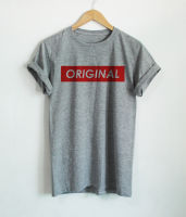 เสื้อยืดลาย ORIGINAL ในแถบสี่เหลี่ยมผืนผ้าสีแดง เสื้อยืดสกรีน คอกลม แขนสั้น