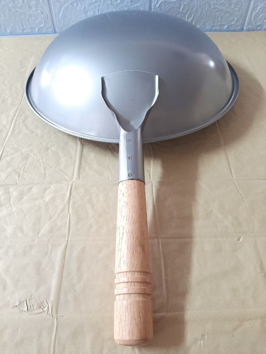 กระทะเหล็ก-iron-wok-ขนาด32ซม-ตราจรวด-กระทะ-กะทะ-กะทะเหล็ก-แข็งแรง-ทนทาน-จับกระชับมือ-ด้ามจับไม้-ผัดไม่สะดุด-กระทะเหล็กด้ามไม้