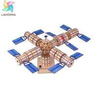 Lahomia Wooden Space Station Model สื่อการสอนของเล่นเพื่อการศึกษาสำหรับการสำรวจ