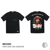 เสื้อยืดลําลองสําหรับผู้ชายแขนสั้นคลาสสิคพิมพ์ลาย  BEHIND CLOTHING เสื้อยืดลาย “ONLY GOD CAN JUDGE ME”