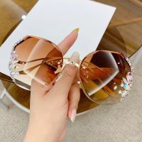 ☬ 2023 Luxury Brand Design Vintage Rimless Rhinestone Sunglasses Women Men Fashion Gradient Lens Sun Glasses Shades for Female