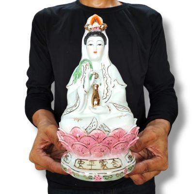 เจ้าแม่กวนอิมปางสมาธิมือถือแจกันประทานพรเสื้อขาวกว้าง 5 นิ้วสูง 10 นิ้วงานกังใสพรีเมี่ยมนำเข้าจากจีน