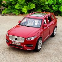 1:32 VOLVOs XC90 SUV โมเดลรถโลหะผสม Diecast และของเล่นยานพาหนะโลหะรถสะสมแบบจำลองเสียงและแสงสูงของขวัญเด็กรถหล่อตาย