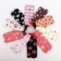 【Sock shop】ผ้าฝ้ายพิมพ์ลายดอกไม้สองนิ้วเท้าถุงเท้าคู่แยกนิ้วเท้าญี่ปุ่นสองนิ้วถุงเท้า Tabi ถุงเท้า