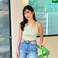 Serena Crop-Top (เสื้อครอป) - MATCHA GREEN (READY-TO-SHIP)