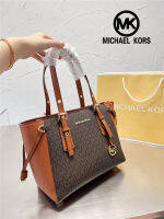 【สต๊อกพร้อม】ต้นฉบับ MICHAELS KORSˉ  สุภาพสตรีกระเป๋าสะพายหนังกันน้ำกระเป๋าเดินทางกลางแจ้งความจุขนาดใหญ่กระเป๋าหรูหราสบายๆ