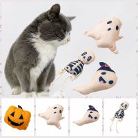 ฮาโลวีน halloween accessories YDIJEJ ผี/วิญญาณ/ฟักทอง ตุ๊กตาแมวเคี้ยวสนุก ตุ๊กตาผ้าพลัฌ ทนต่อการกัด ของเล่นกัดฟันแมวฮาโลวีน ของเล่นเคี้ยวสำหรับแมว นุ่มนุ่มๆ ตุ๊กตาแมวฮาโลวีน การทำความสะอาดฟัน