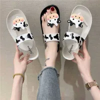 DNN รองเท้าแตะแบบสวมสำหรับผู้หญิง แฟชั่นสไตส์เกาหลีแบบลายวัว มี 2 สี