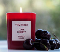 NEW!Tom Ford PRIVATE BLEND LOST CHERRY CANDLE 200gมอบบรรยากาศหอมกรุ่น และบ่งบอกถึงสไตล์อันหรูหราให้แก่บ้านของคุณ