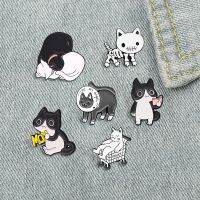 【DT】hot！ New Brooches shaped white black cat hug each other Shopping cart Lapel Pin lover Badge