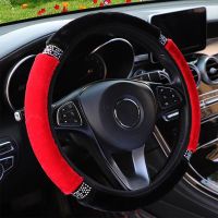 【Two dog sells cars】 ปลอกหุ้มพวงมาลัยรถยนต์ Plush Rhinestone Winter Soft And Comfortable Keep Warm Steering Wheel Covers Car Accessories Interior