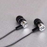 【original】 1PCS Bass Running Sport หูฟังแบบมีสายหูฟังพร้อมไมโครโฟนสำหรับ IPhone MP3 MP4 PC คุณภาพสูง