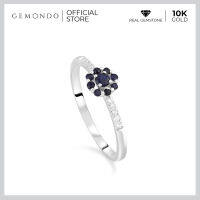 Gemondo แหวนทองคำขาวแท้ (10K) ตัวเรือนประดับไพลิน(Blue Sapphire) ทรงดอกไม้ เสริมเพชร(Diamond) บริเวณบ่าแหวนทั้งสองข้าง แหวนคู่ แหวนหมั้น ของขวัญพิเศษ