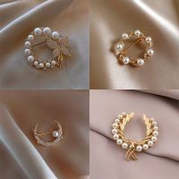 New Pearl Rhinestone Wreath Butterfly Brooch for Women Baroque Trendy Elegant Circle Leaf Brooch Pins Party Wedding Gifts