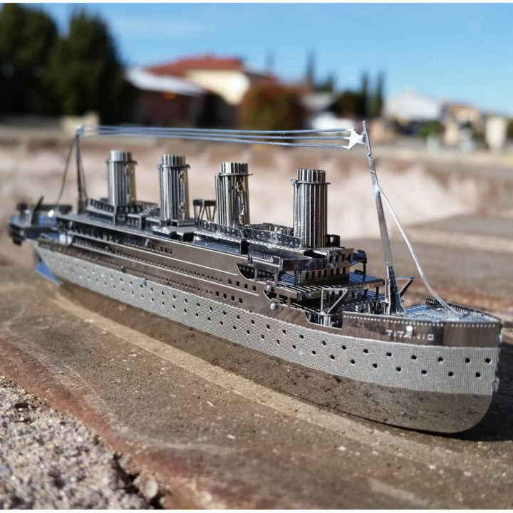 Đồ chơi lắp ráp gỗ 3D Mô hình tàu Titanic GW032  Tặng kèm đèn LED USB  trang trí