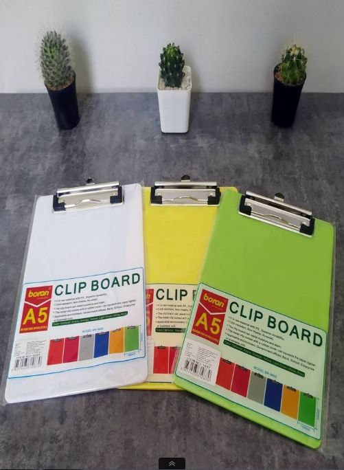 clip-board-a5-พลาสติกหนาสวยทาใช้งานได้ดีหนีบกระดาษได้แน่นกระดานหนีบs00006
