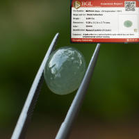 หยกพม่าแท้ สีเขียวเข้มสวย (Green Jadeite)หนัก 6.04 กะรัต ขนาด 9.28 x 11.16 x 5. 76 มิล หยกแท้จากประเทศพม่า