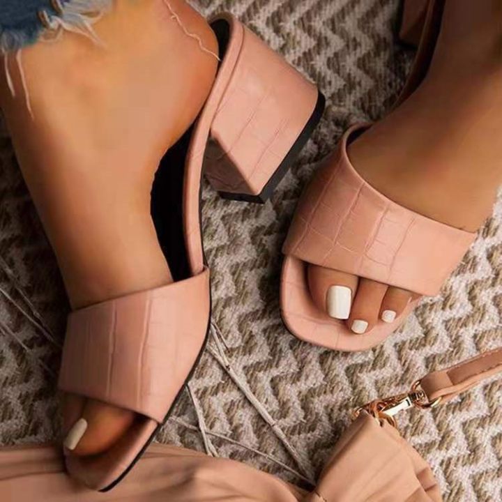 in-the-summer-of-2023-the-new-big-yards-for-womens-shoes-in-europe-and-the-nude-party-with-one-word-square-rubber-slippers-female