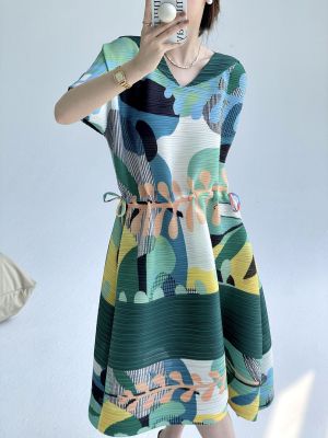 Miyake จีบฤดูร้อนแฟชั่นใหม่ย้อนยุคพิมพ์ชุดคอวีหลวมผู้หญิงกระโปรงเอวรูด