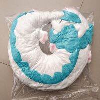 （HOT) จุดผู้ผลิตมังกรขาวตัวน้อย U ประเภทหมอนของเล่นตุ๊กตา Journey to the West Chaos Dragon Care Cervical Pillow Travel Nap Pillow 889