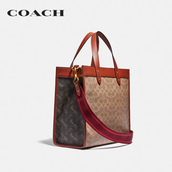 coach-กระเป๋าทรงสี่เหลี่ยมผู้หญิงรุ่น-field-tote-in-signature-canvas-with-horse-and-carriage-print-สีน้ำตาล-c0776-b4si0