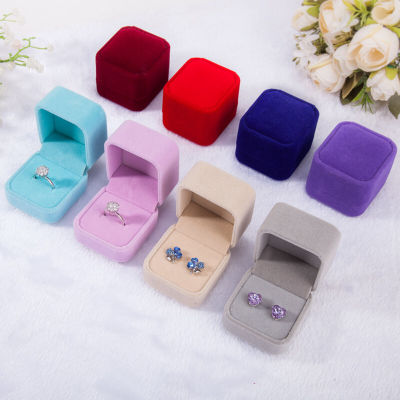 【Free Shipping】กล่องแหวน ผ้ากำมะหยี่ หลากหลายสี สำหรับใส่จัดเก็บแหวน/ต่างหู/แหวนแต่งงาน