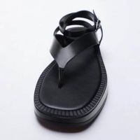 COD สินค้าแฟชั่น【Hot Stock】New Womens Shoes Black Strappy Flat Leather Fashion Sandals Woman Summer Flip-flops Str