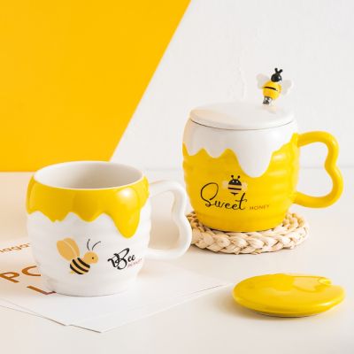 【High-end cups】แก้วเซรามิกสร้างสรรค์พร้อมฝาปิด400มล. การ์ตูนน่ารักผึ้งแก้วสำนักงานถ้วยกาแฟดื่มถ้วยชา