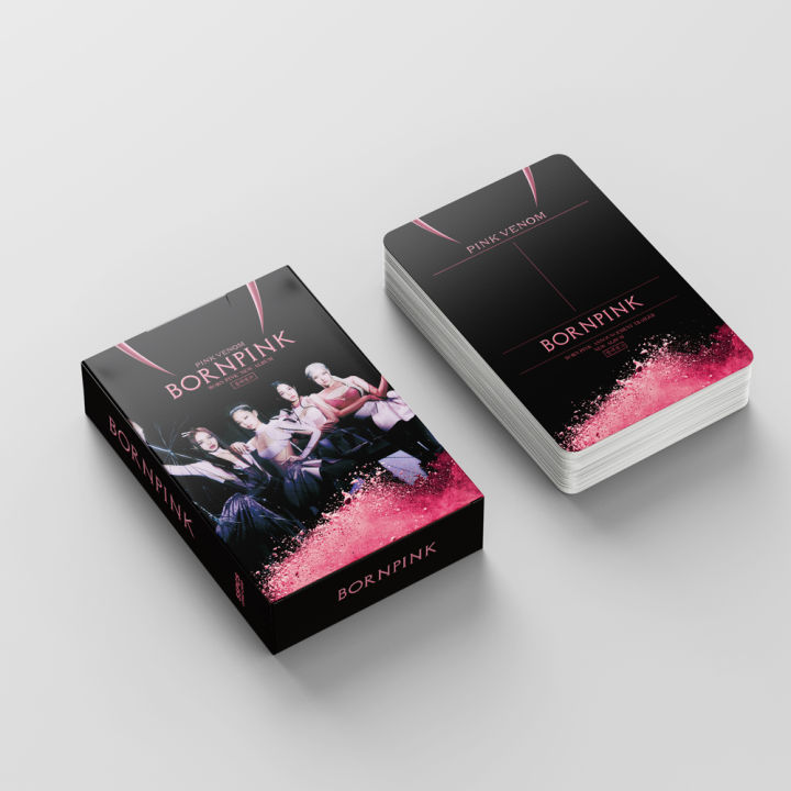 Những fan hâm mộ Kpop có thể không thể bỏ lỡ album Blackpink với những hình LOMO màu hồng đầy cuốn hút và sành điệu. Tạo hình album này được đầu tư kỹ lưỡng với sự tham gia của CSBI - đơn vị chuyên sản xuất thiết kế âm nhạc đình đám.