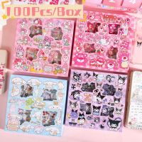 ชุดสติกเกอร์แฮนด์บุ๊กการ์ตูน Sanrio 100ชิ้น/กล่องชุดสติกเกอร์สติ๊กเกอร์พีวีซีกันน้ำนักเรียนน่ารัก Kuromi Cinnamoroll