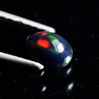 0.6 ct โอปอล (Black Opal) หลายสี ไข่หลังเบี้ย