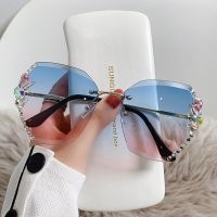 Luxury Brand Design Vintage Rimless Rhinestone Sunglasses Women Men Fashion Gradient Lens Sun Glasses Shades for Female