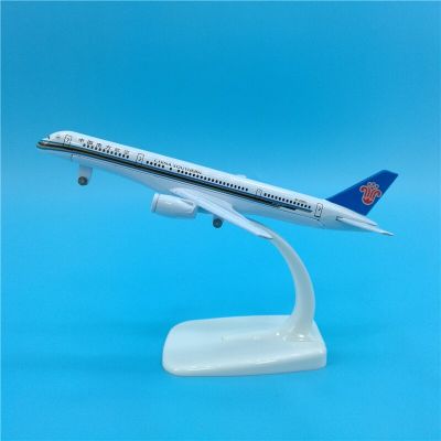 16CM 1:400 China Southern Airlines B757-200 Model W Base Landing Gears Alloy Aircraft Plane Collectible Display Model Collection