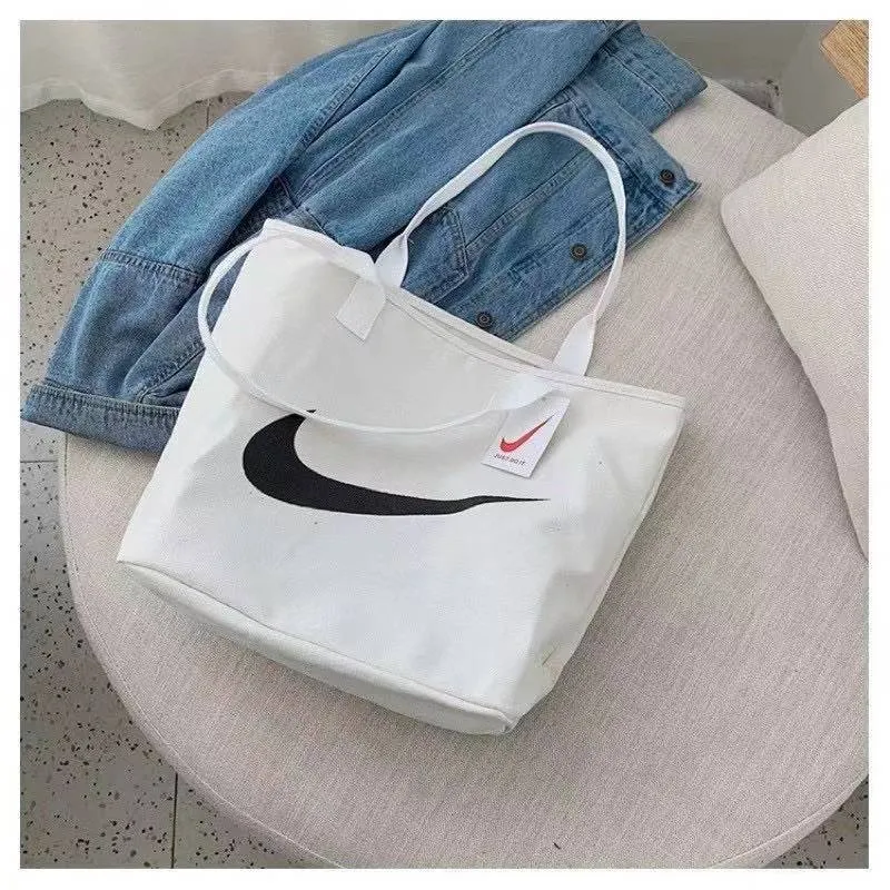 Nike Oversized Swoosh Tote Bag in Black