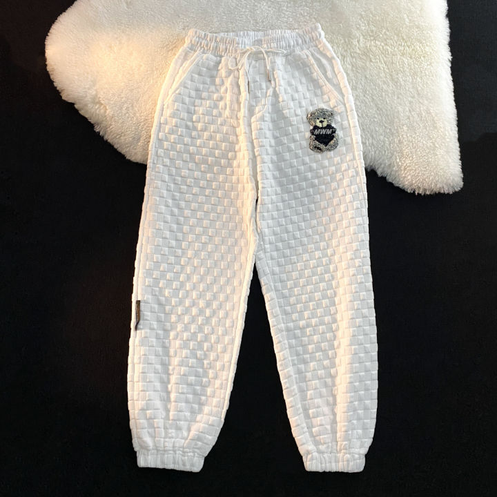 หมีการ์ตูนกางเกงขายาวผู้หญิงใหม่ฝูงตัวอักษรปักลายสก๊อตไม่เป็นทางการ-สีขาว