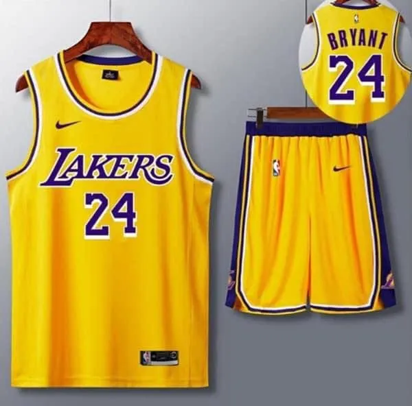 Make A Kobe Bryant Outfit 🟡🟣⚪ 