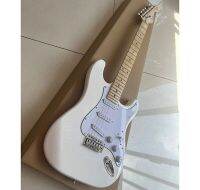 Fender Stratocaster กีตาร์ไฟฟ้าสีขาว,ระบบสั่นสั่นเดี่ยว,สีขาวสว่างและสะอาด,ระดับมืออาชีพ