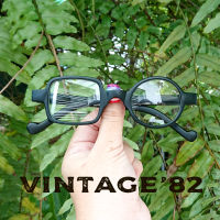 กรอบแว่น Vintage82 สีดำด้าน กรอบวินเทจ ทางกลม-เหลี่ยม นำไปตัดเลนส์สายตาที่ร้านแว่นได้