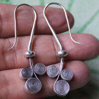 Nice earrings Karen hill tribe ห้อยสวยงาม ของฝาก ชาวต่า สวมใสะเหรี่ยงทำจากมือชาวเขางานฝีมือ ของฝากชาวต่างชาติชอบมาก งานทำด้วย