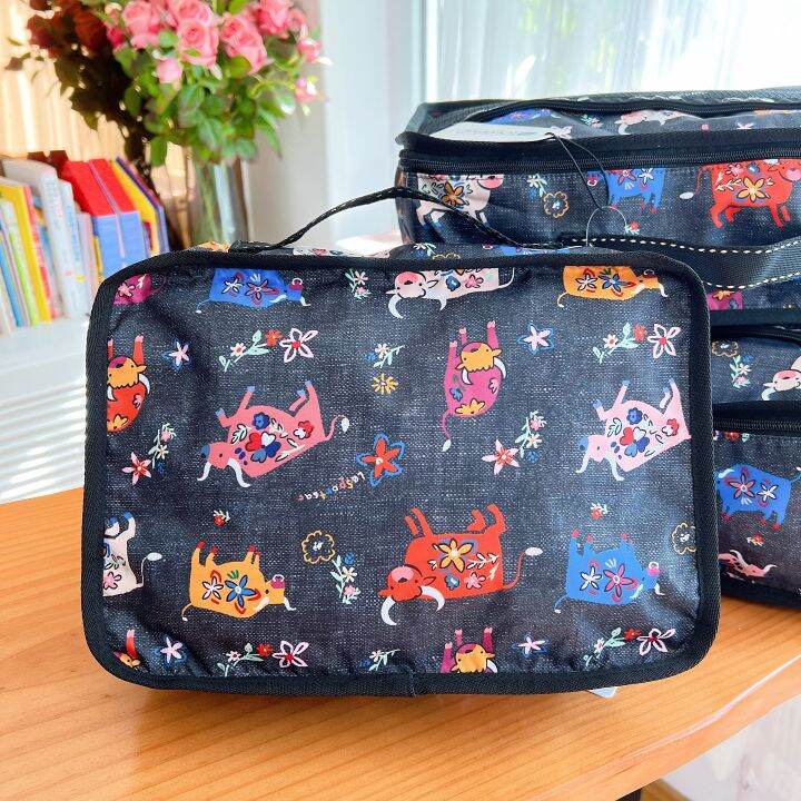 lesportsac-2023-กระเป๋าใส่อุปกรณ์อาบน้ำ1436กระเป๋าเก็บของกระเป๋าเก็บสัมภาระกระเป๋าขนาดใหญ่กลางและเล็ก3ชุด