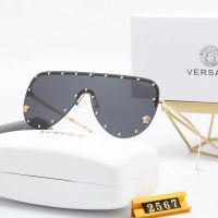 Versace แว่นคลาสสิกสินค้าใหม่แว่นกันแดดเพลท HD สำหรับผู้ชายและผู้หญิงแว่นกันแดดชายหาดตกปลา UV กลางแจ้ง