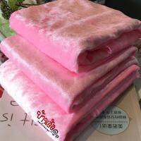 2y 04KK3127 ผ้ากำมะหยี่ หน้าเดียว เนื้อบาง เนื้อนุ่ม มันวาว เป็นประกาย สีชมพู ขนาด 180 cm x 150 cm  ผลิตจากใยสังเคราะห์ สำหรับงานตกแต่ง ตัดเย็บ ปูโต๊ะ บุกล่อง หรือ รองเครื่องประดับ VELVET FABRIC Diy Sewing