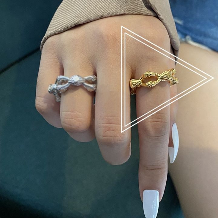 cod-french-retro-design-trendy-anchor-with-the-same-hollow-ring-womens-light-luxury-texture-bouncing-disco-accessories