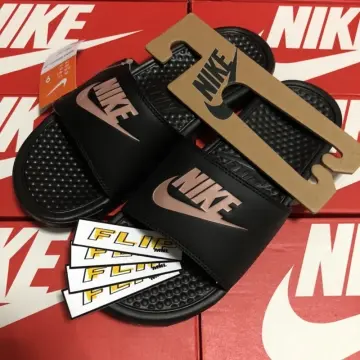 Nike benassi clearance tennis shoes