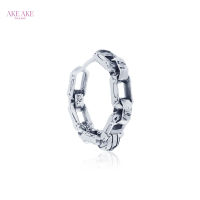 ake ake the Mystique Chain Huggie Earring ต่างหูเงินแท้ 925 แบบห่วงกริ๊กฮักกี้ แกะมือขัดเงาพิเศษ พร้อมลงดำขับลาย ลาย โซ่ "นักบุญปริศนา"**ขายเป็นชิ้น/ข้าง