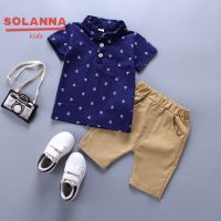 SOLANNA เสื้อเช็้ตเด็กชาย ชุดเด็กผู้ชาย ดีไซน์การตกแต่งปุ่มสีทึบ เสื้อโปโลเด็กผ้าฝ้ายแท้+กางเกงขาสั้นชุดสองชิ้น23915